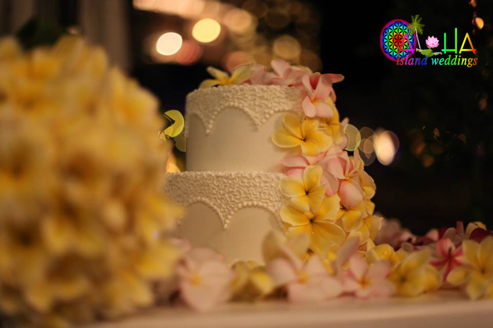 Cake for a wedding in Hawaii with yellow and light pink plumerias